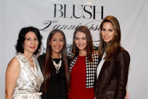 IMG_4104_FOTO PRINCIPAL_Kirsis Pucheaux, Pamela Angulo, Adriana Castro, Monica Angulo.