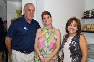 Ramón Naranjo, Vielka Julio De Naranjo, Rosanna Pérez De Novas.