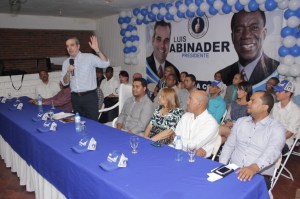 Foto de Luis durante el acto de juramentación de su equipo municipal en Jarabacao 3