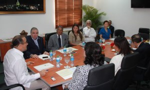 Las reunión del Ministro de Cultura con los miembros del patronato del Teatro Nacional se celebró en el salón de reuniones de Minc