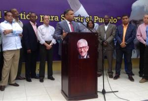 Tommy Galán habla en acto inaugural local PLD