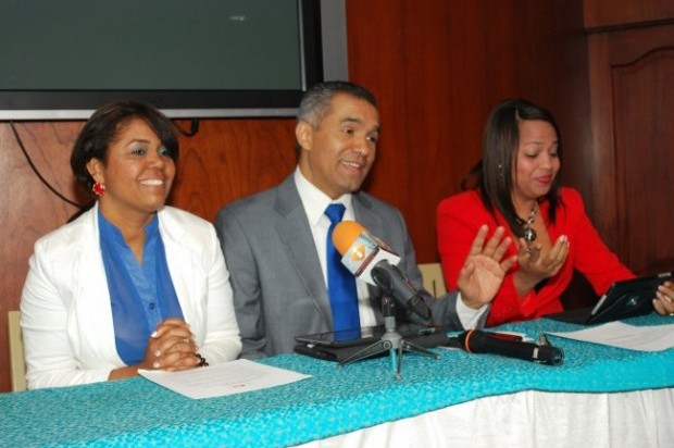 Yris Neida Cuevas, Nestor Estevez y Ana Daysi Guerrero