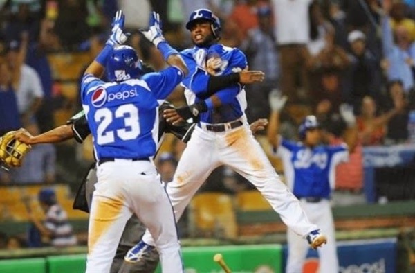 Licey gana
