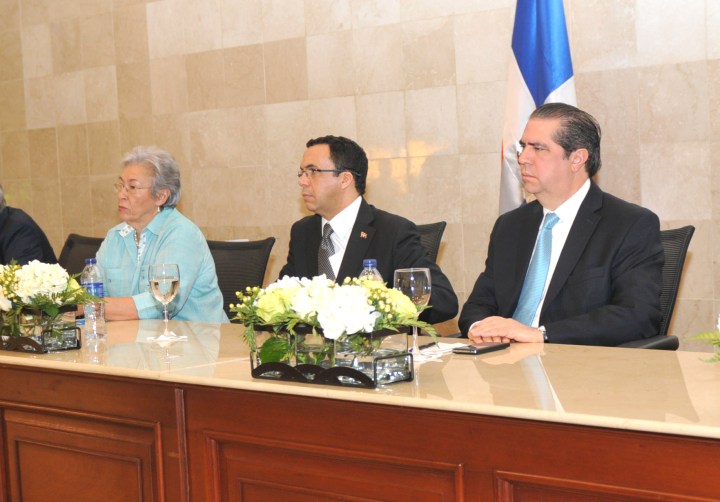 Salud, Cancilleria y Turismo