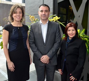 Fotografia principal Ana María Vicente de Cordero, Juan Calvo y Karen Santos
