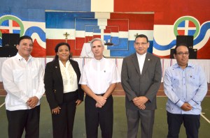 Fotografia Principal Julio Guzmán, Larissa Amézquita de Guzmán, Javier Vidal, Padre Pedro Francisco Lluveres y Freddy  Pérez