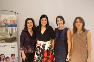 Margarita de Arbaje, Ana SimoÌ, Raquel Arbaje y MoÌnica Arbaje