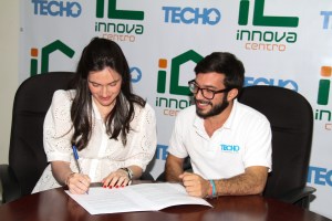 1. Sofia Montes, vicepresidenta comercial de Innova Centro y Eugenio Mayorga, Gerente General de TECHO
