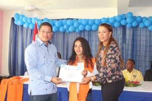 Juventud gradúa jóvenes en carreras técnicas del municipio-1