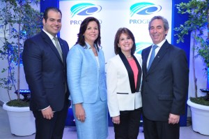 Foto Principal - Luis Aparicio, Rosario Arvelo, Larissa Medrano y Mark Silverman