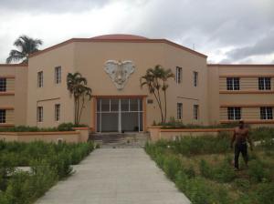 Una vista del liceo musical Pablo Claudio que está abandonado.
