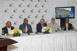 Pedro Romero Confesor, el senador Félix Nova, el ministro de Cultura, el viceministro Tommy García y el gobernador Nicolás Restituyo.