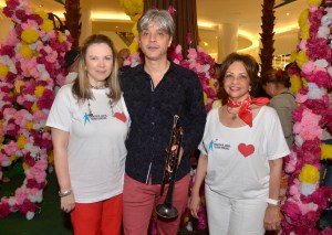 Foto Principal 1 Margarita Miranda de Mitrov, Víctor Mitrov  y Angélica Benítez de Ginebra