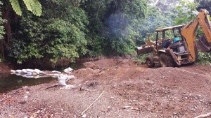 Lugar donde está instalada la toma de agua que alimenta el viejo acueducto de Miches.
