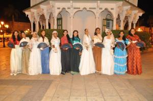 Damas muestran estilo victoriano