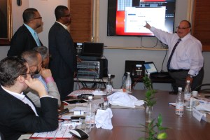 DSC_0272 Silvio Negron explica los nuestros productos de Avaya.