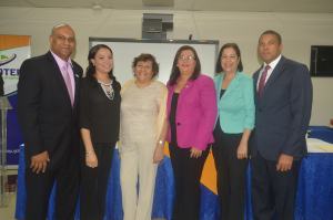 Maira Morla y Rocio Zegarra junto a los facilitadores master trainer