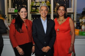 Principal Heidi Pineda, Luis Concepción y Mery Melo.jpg