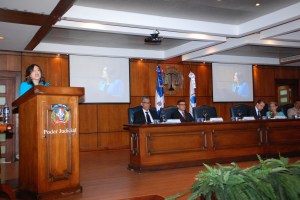 DSC_0376 Dra. Laura Hernandez Roman habla en la conferencia ofrecio ONDP en la SCJ.