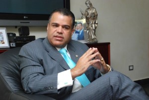 Senador-Tommy-Galán