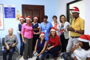 01-pacientes-y-personal-de-radonic-dan-la-bienvenida-a-la-navidad