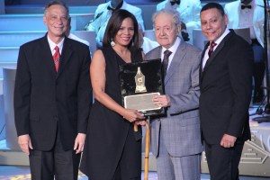 reconocimiento-al-compositor-rafael-bullumba-landestoy