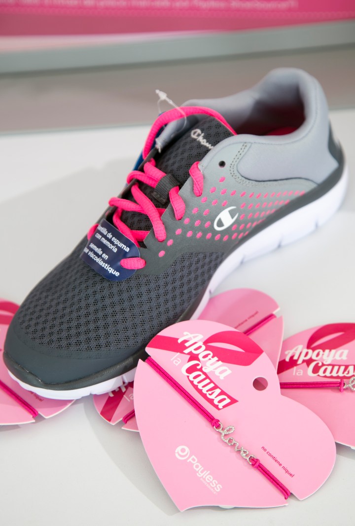 4. Zapato y pulsera Payless.